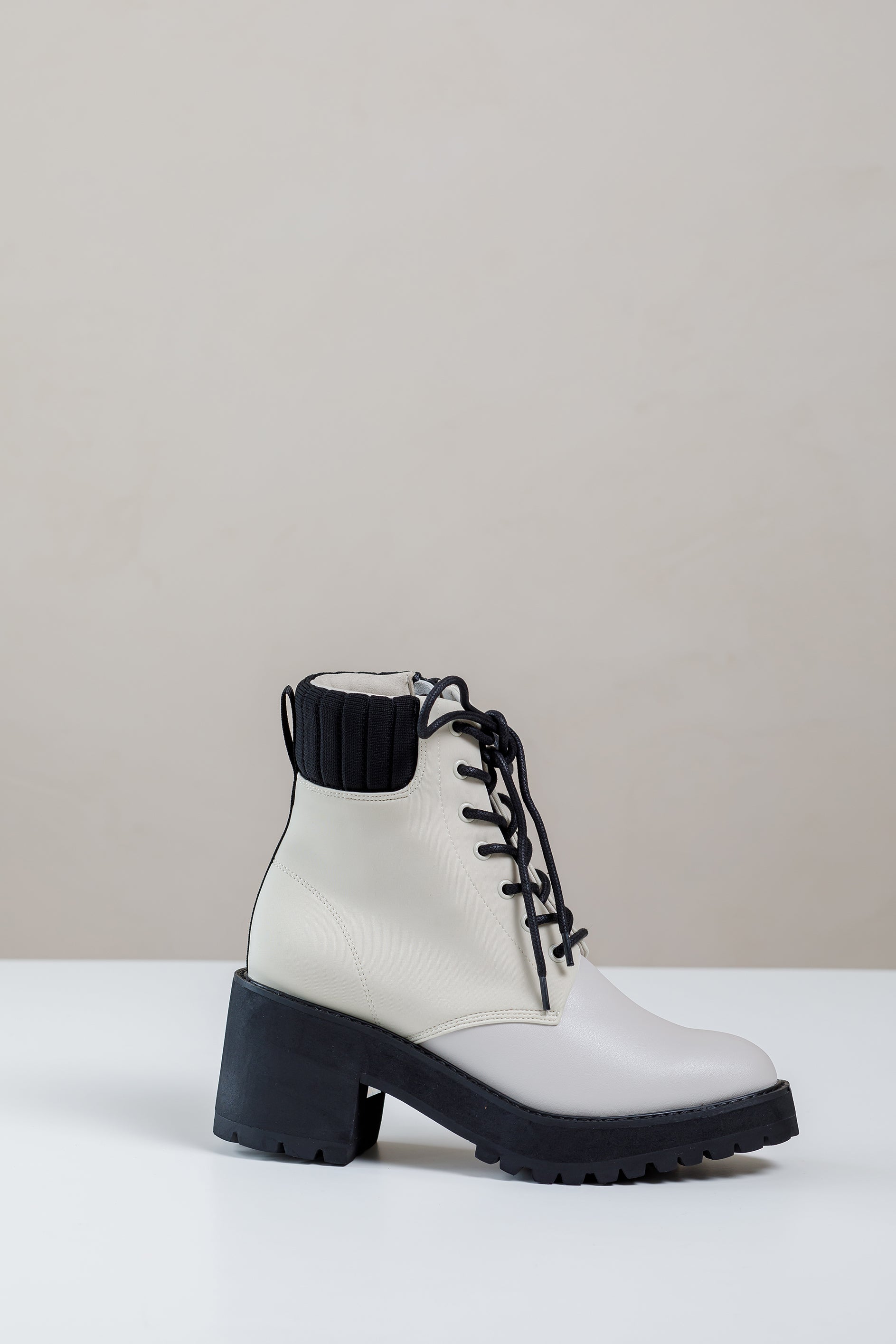 LACE UP SHOES
