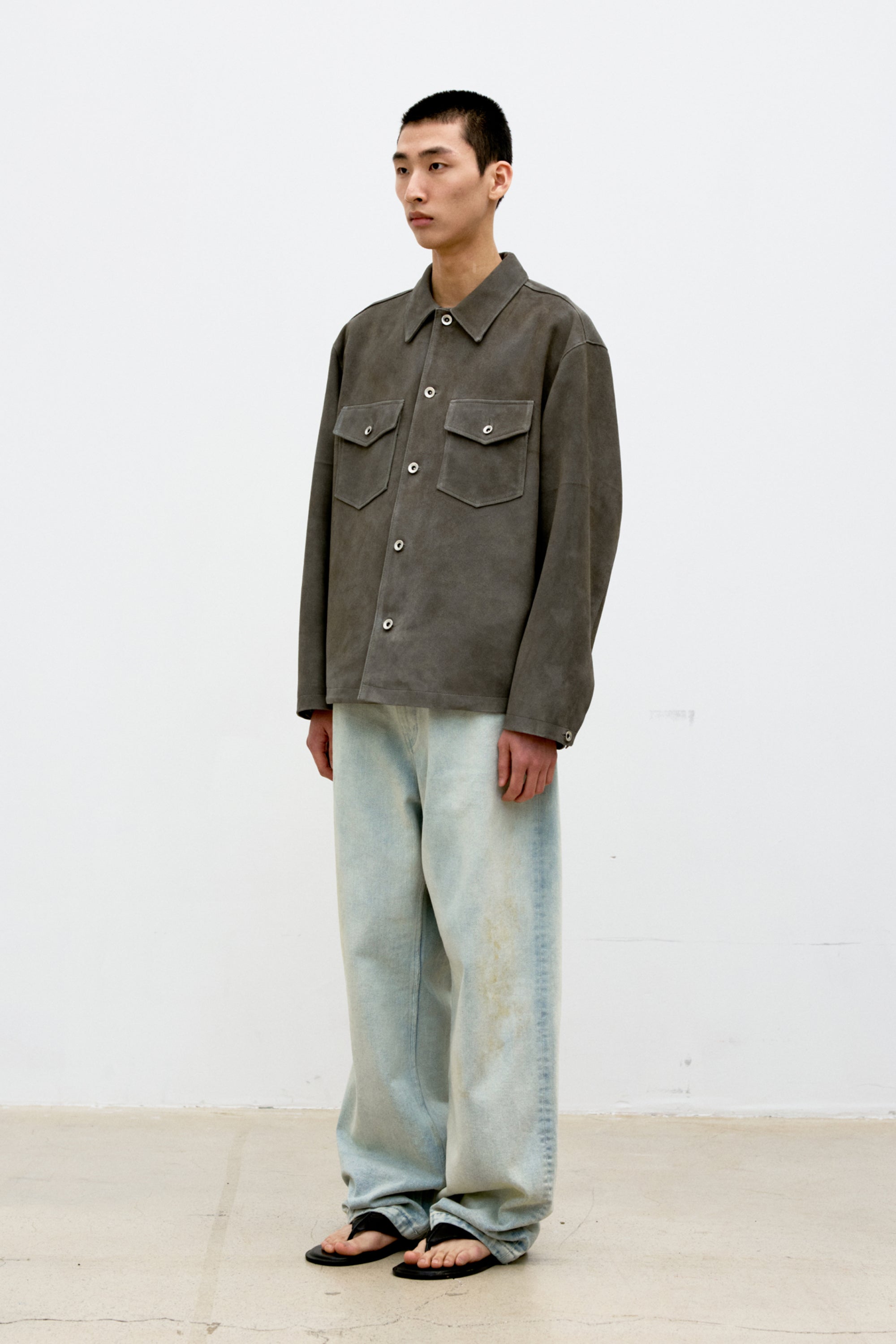 STRAIGHT CUT SAND WASHED JEANS