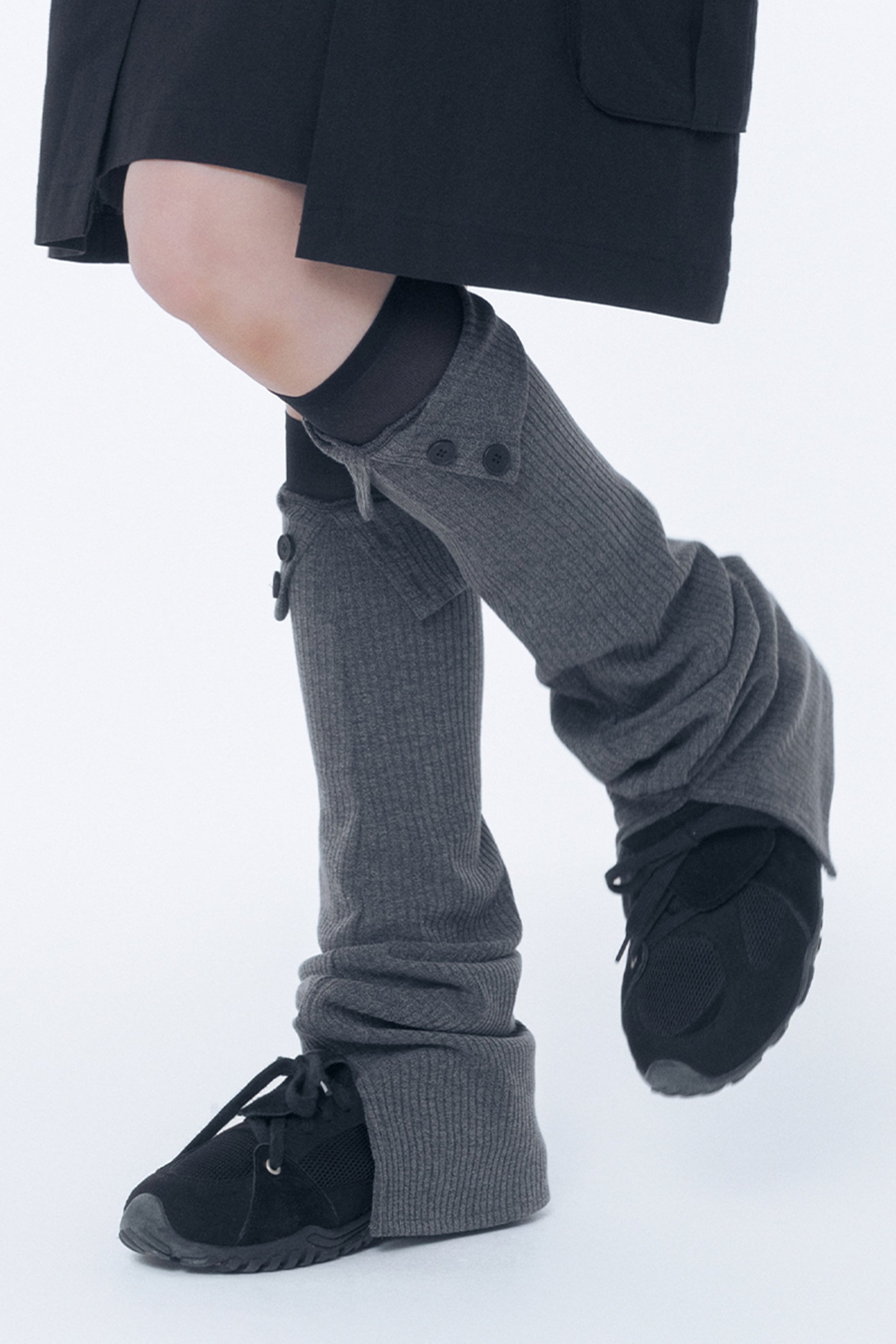 Button slit leg warmer
