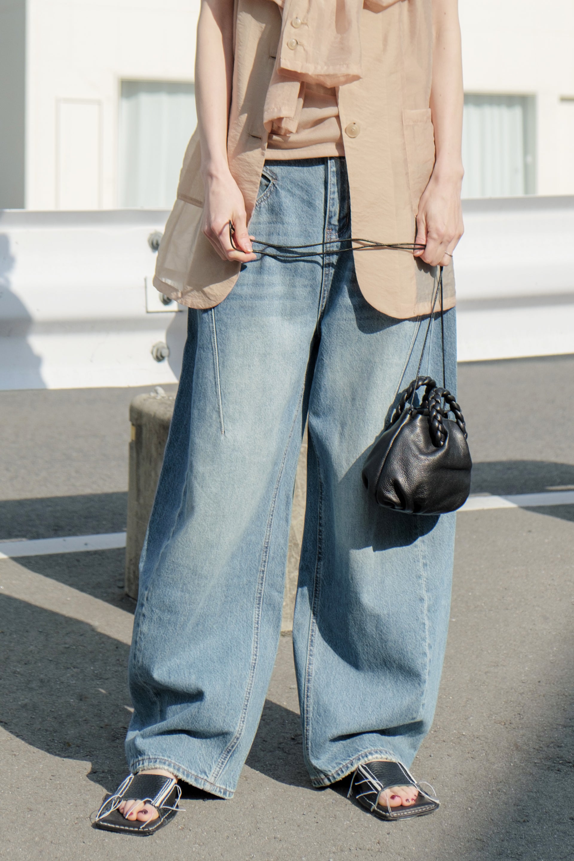 残り僅か》Curved Denim Pants