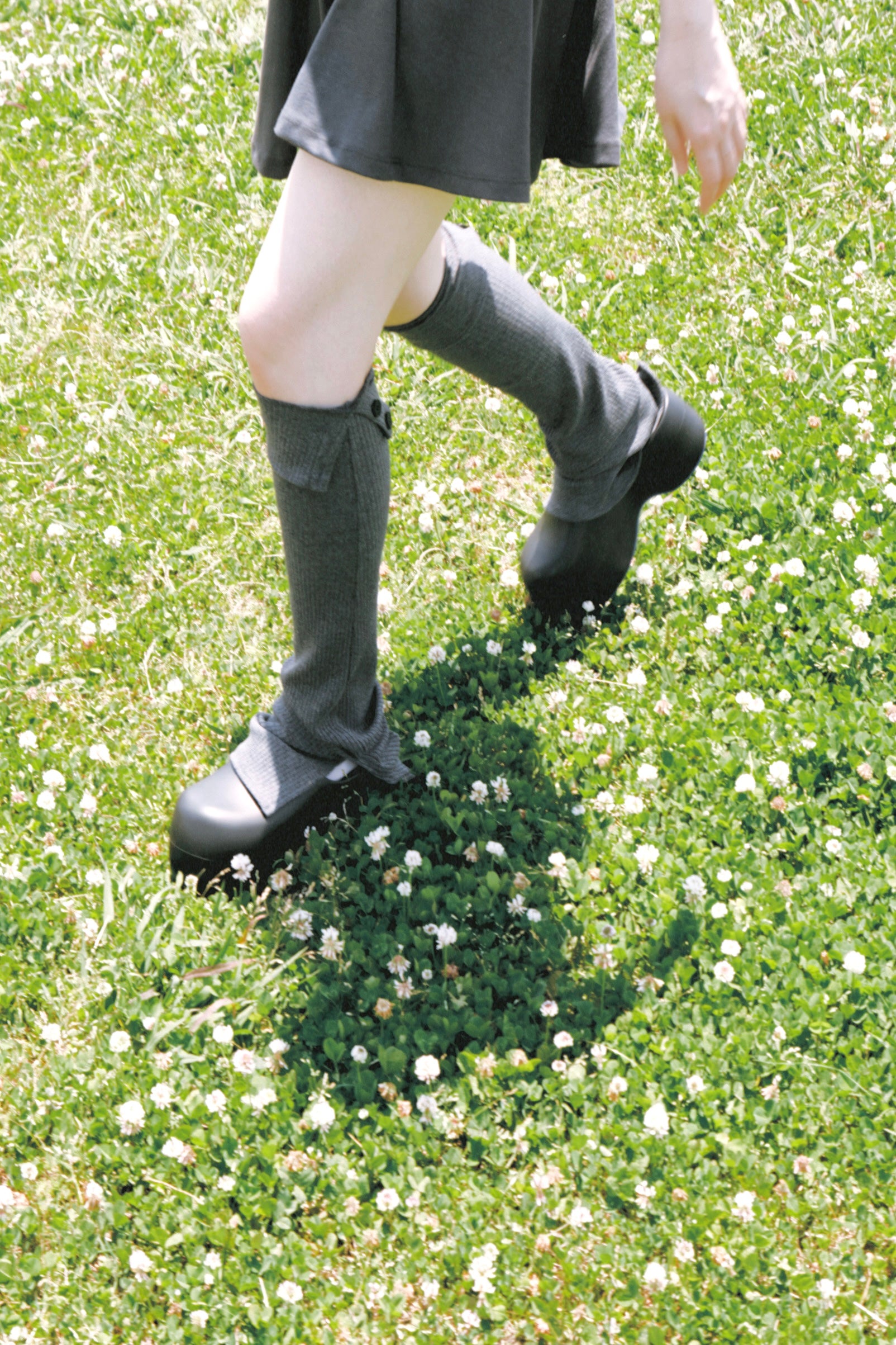 Button slit leg warmer