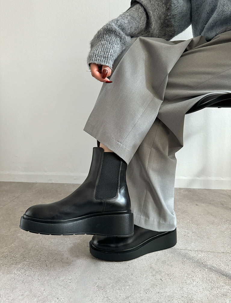 BLACK / 38