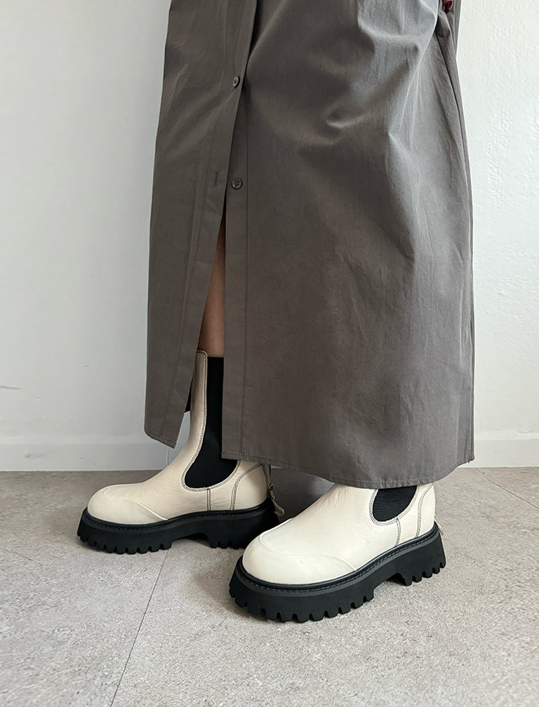 WHITE / 38