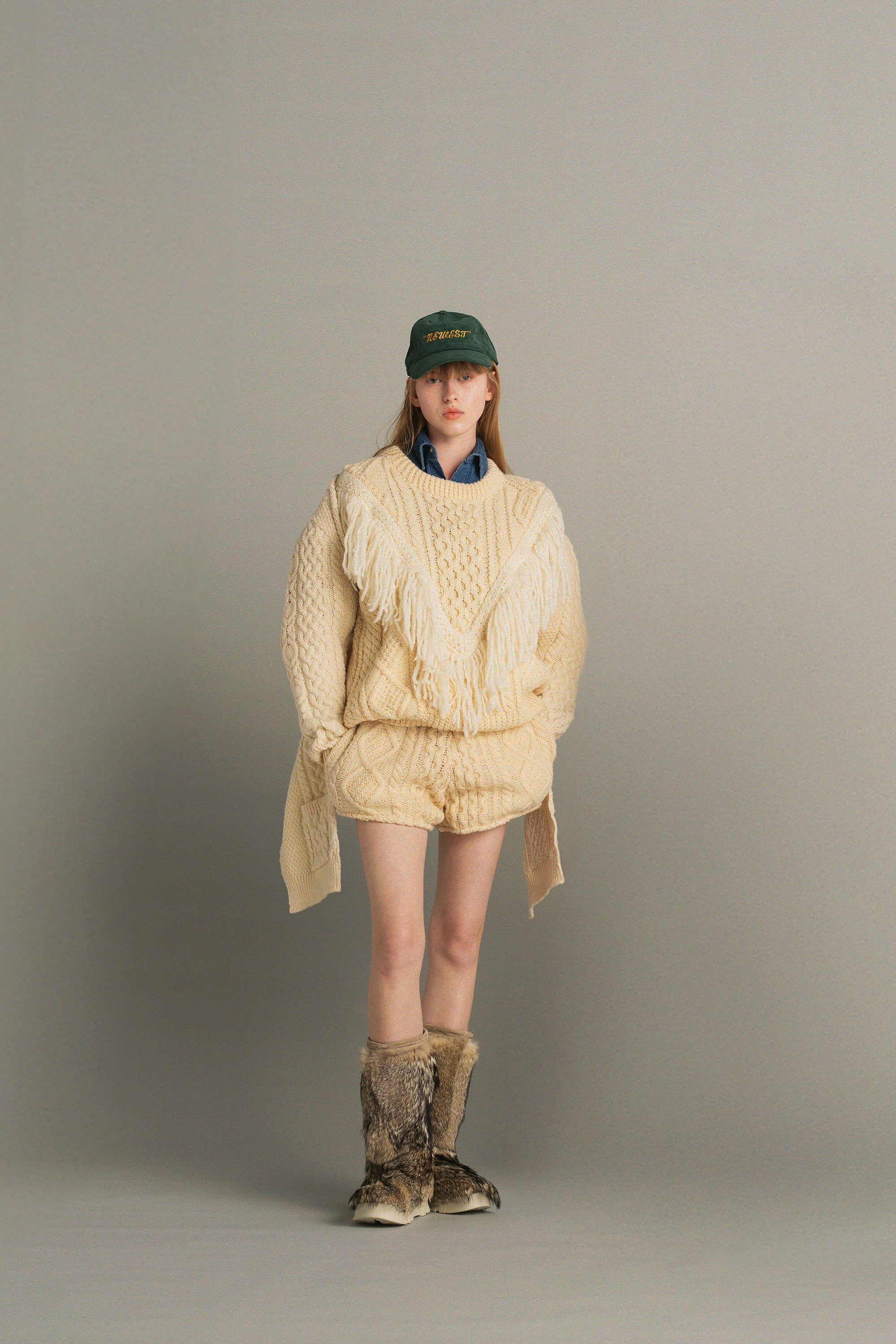 original "NEWEST" embroidery corduroy cap
