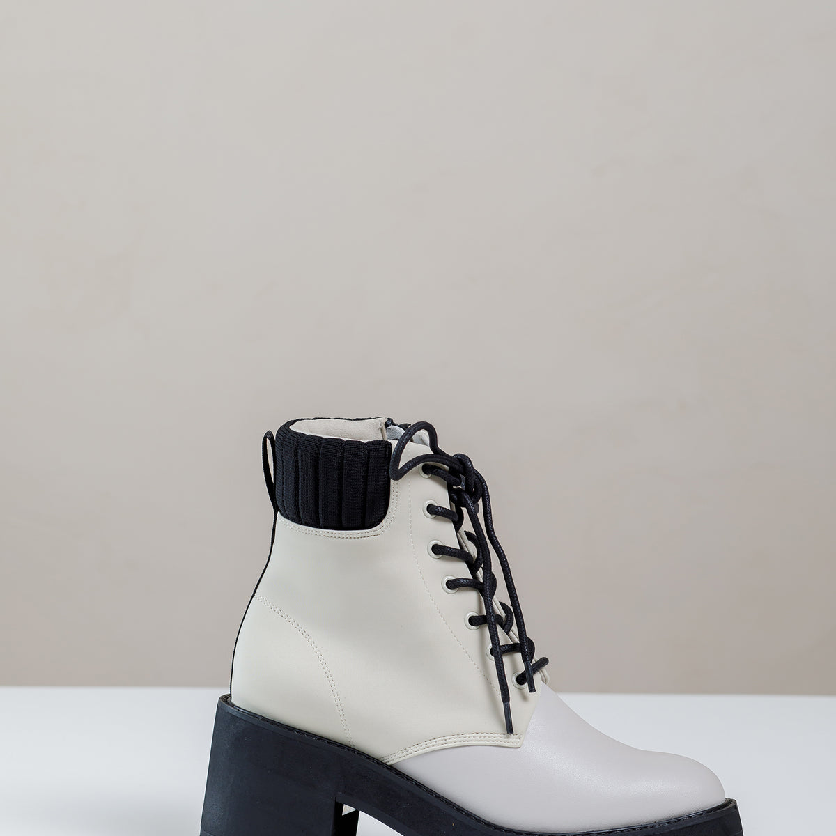 LACE UP SHOES