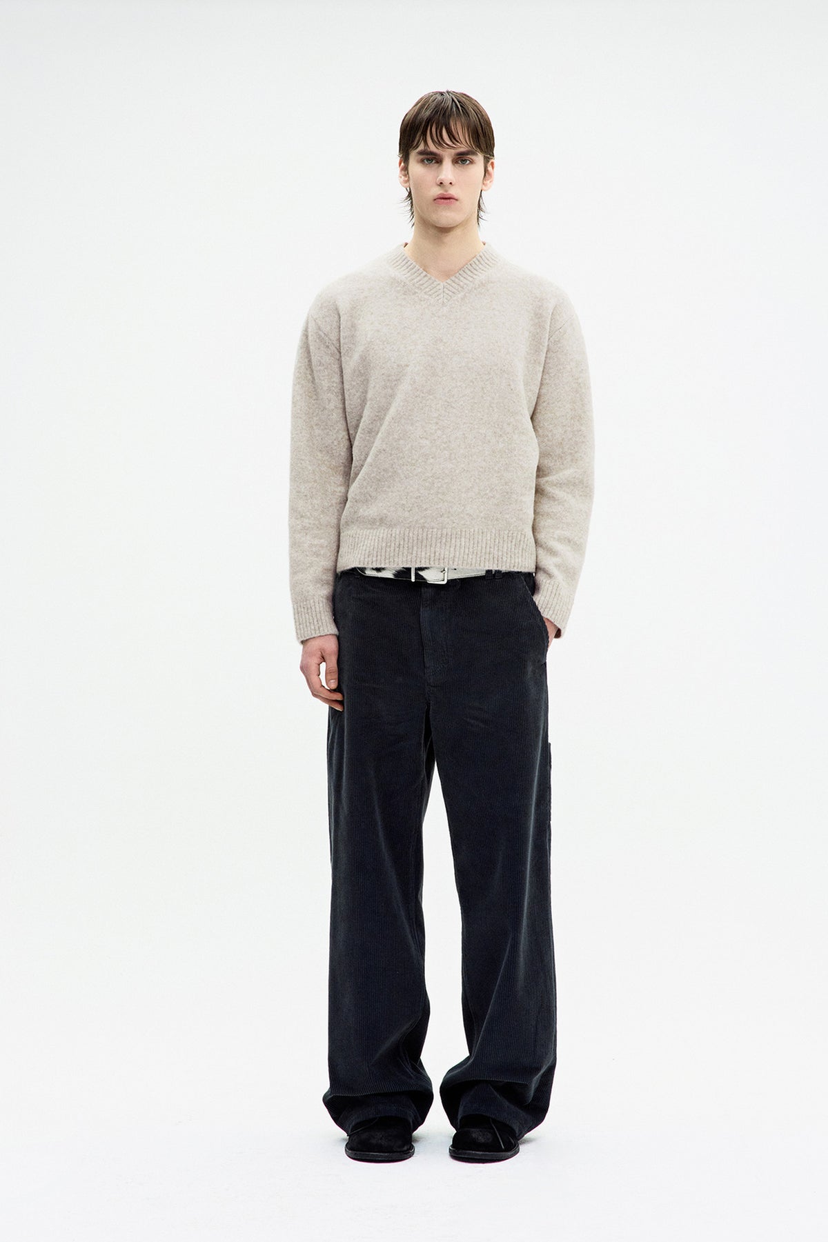 Wool blend hairy v-neck sweater (Ivory)