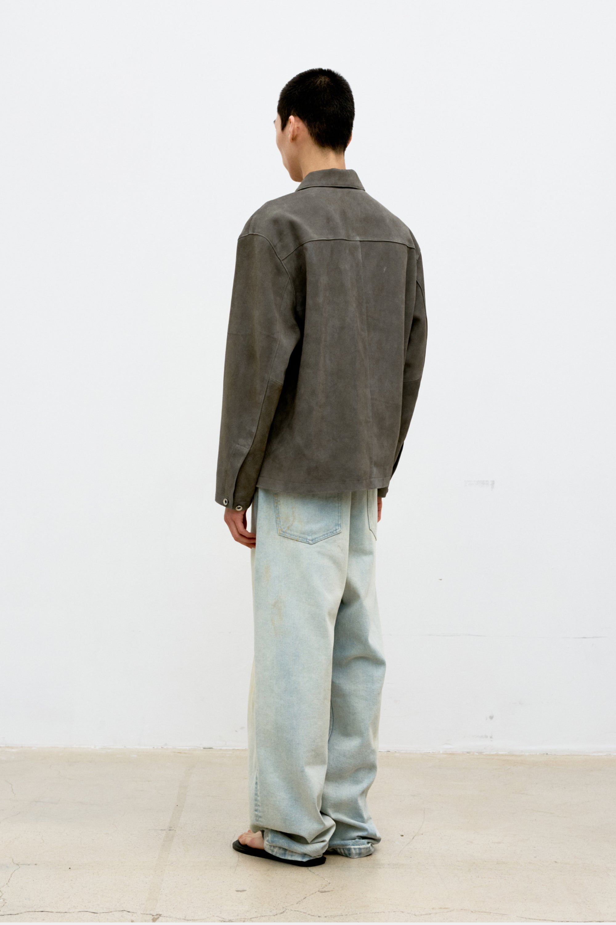 STRAIGHT CUT SAND WASHED JEANS