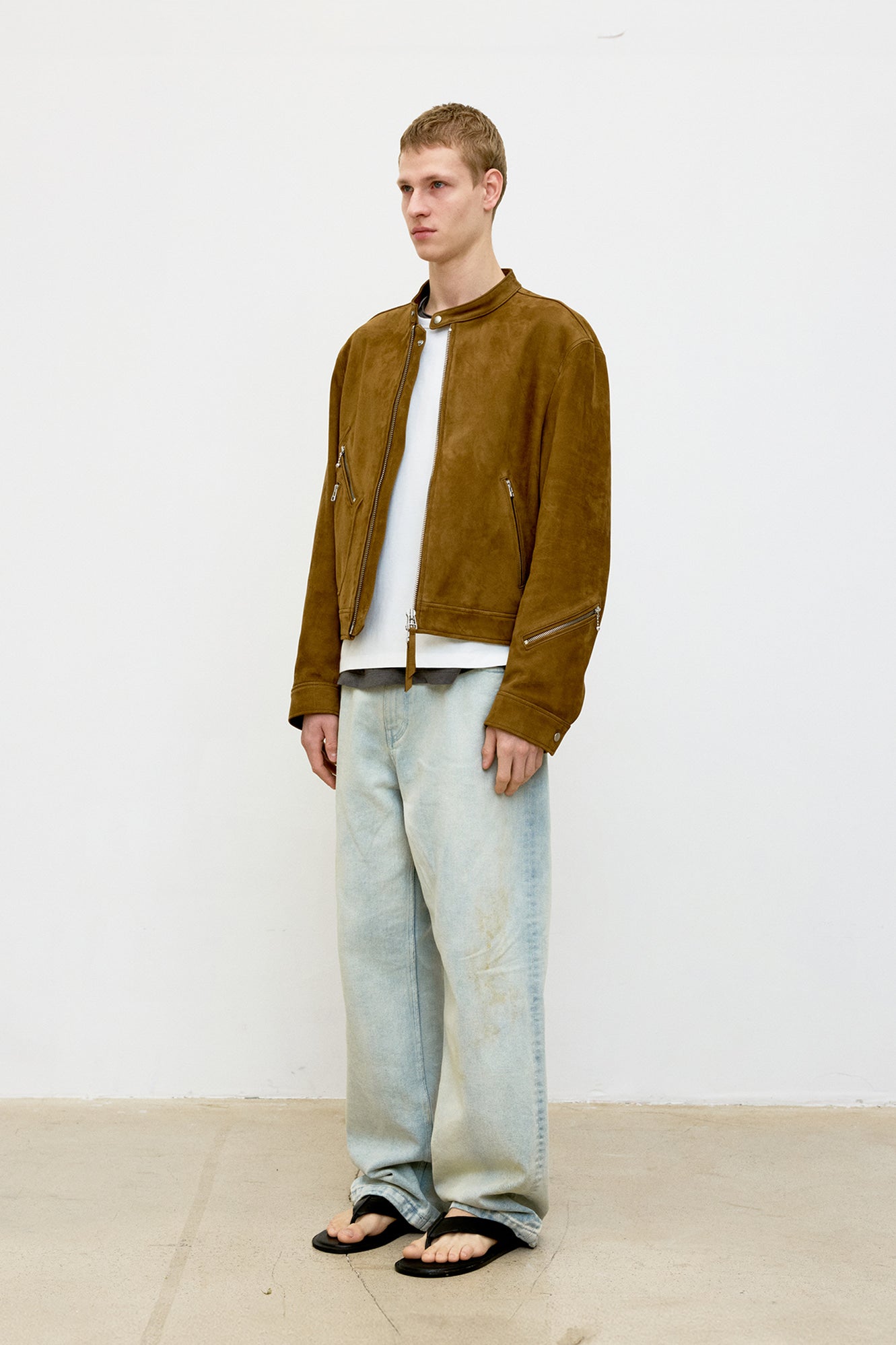 STRAIGHT CUT SAND WASHED JEANS