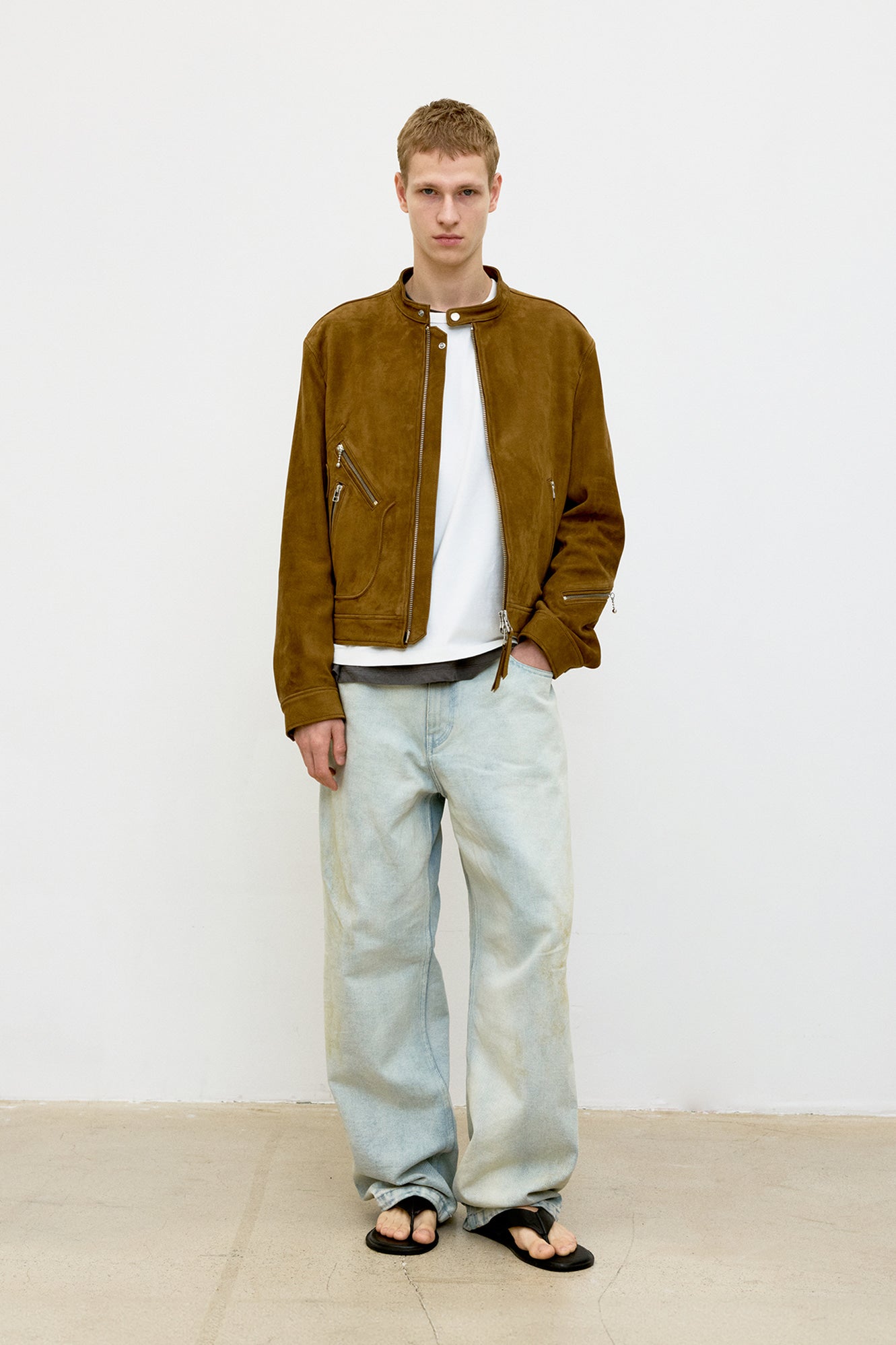 STRAIGHT CUT SAND WASHED JEANS