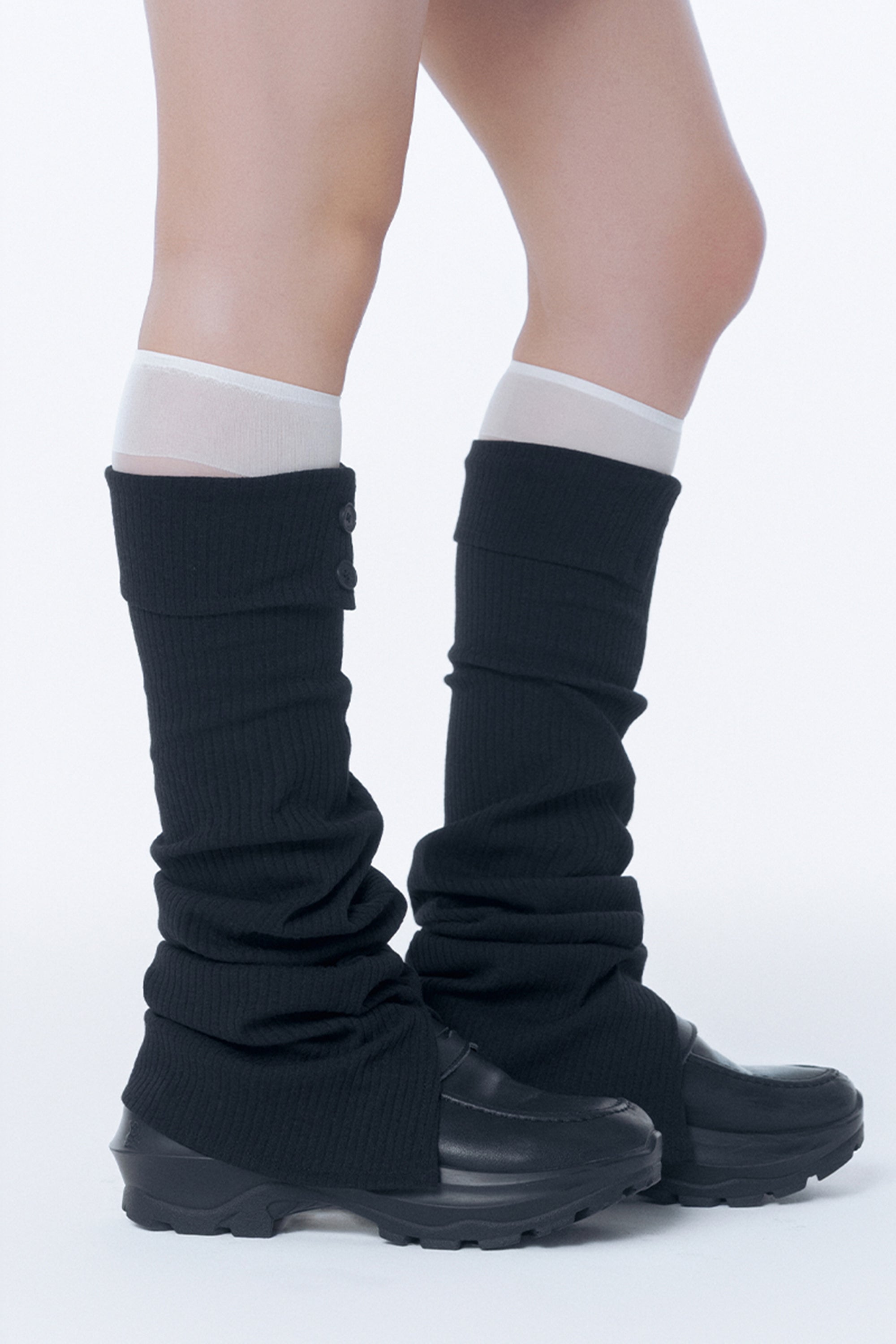 Button slit leg warmer