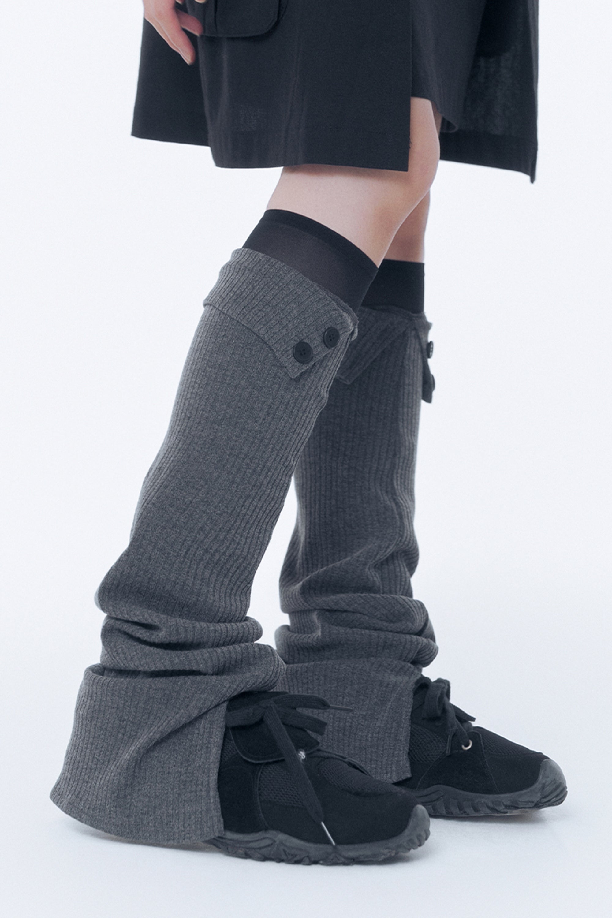 Button slit leg warmer