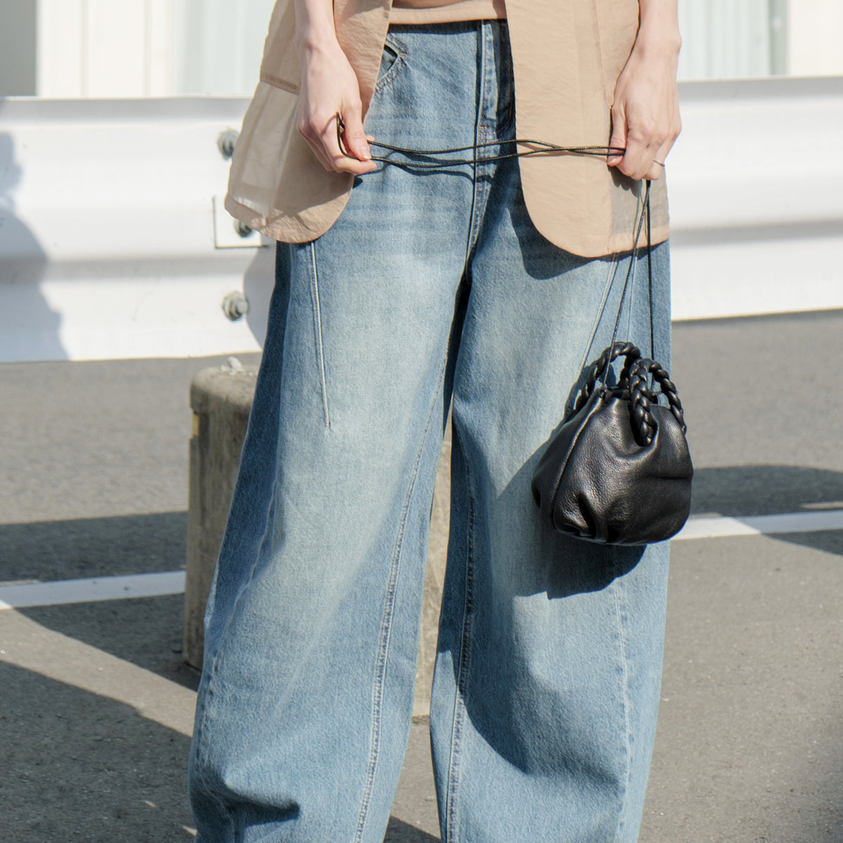 残り僅か》Curved Denim Pants