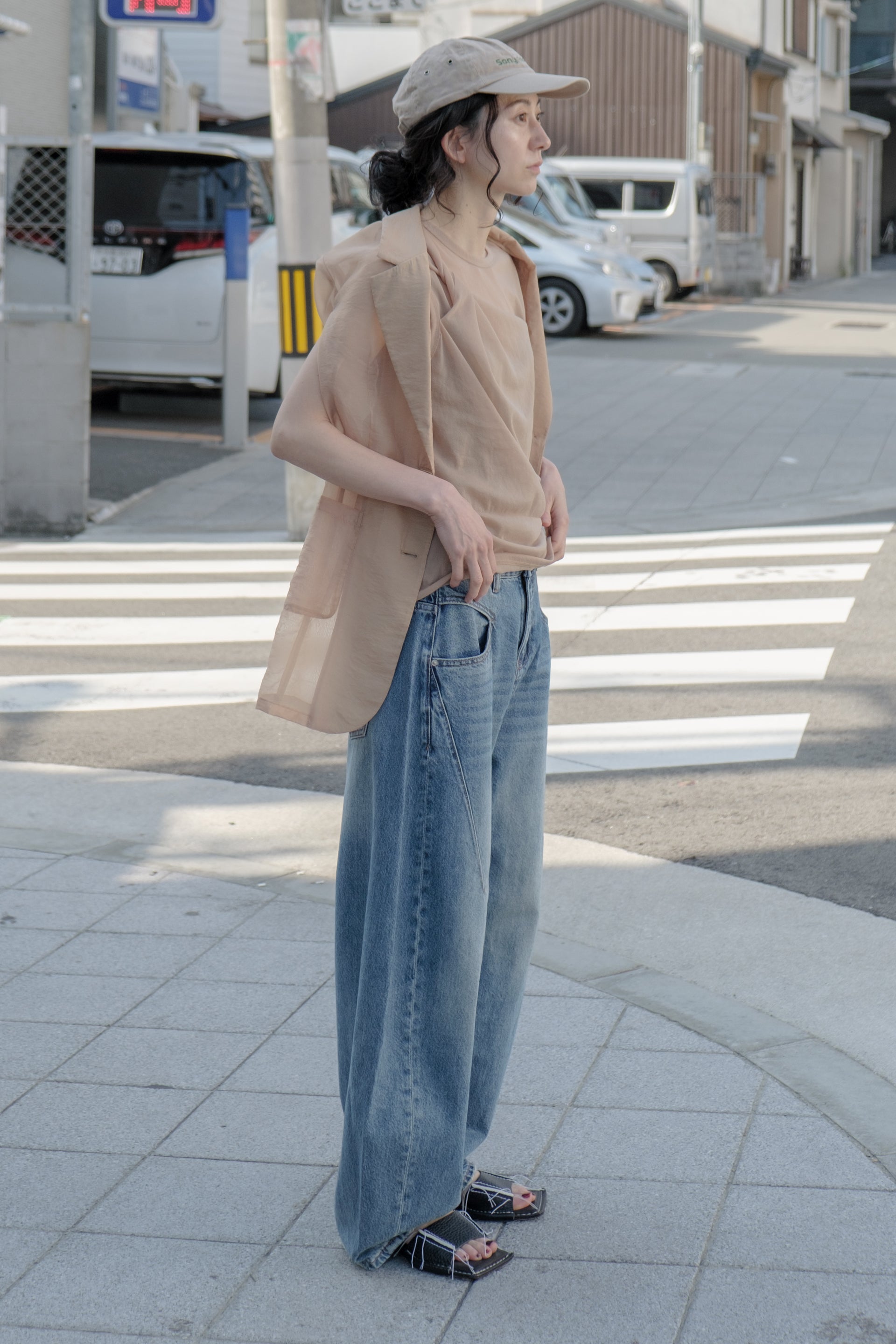 残り僅か》Curved Denim Pants