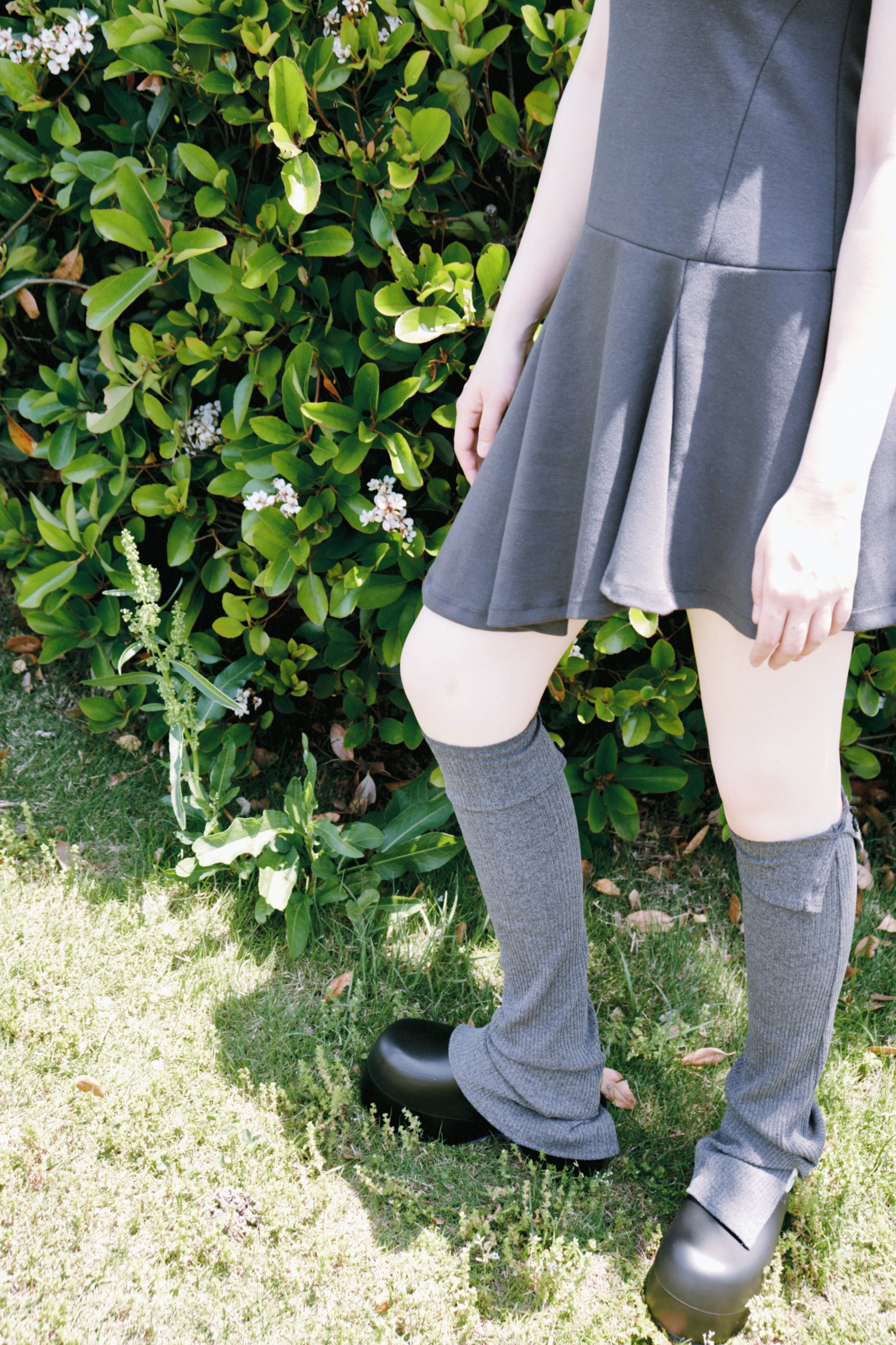 Button slit leg warmer