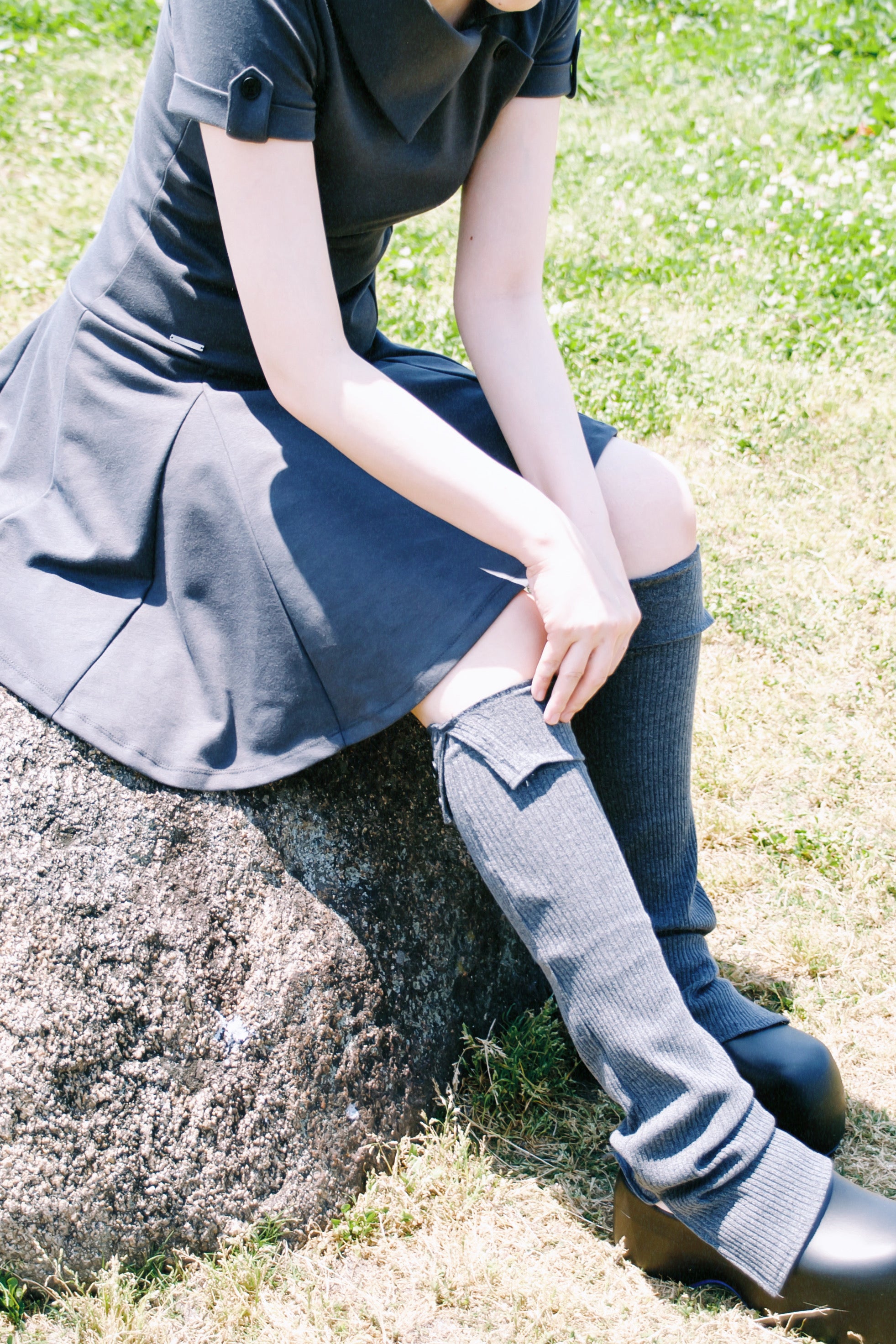 Button slit leg warmer