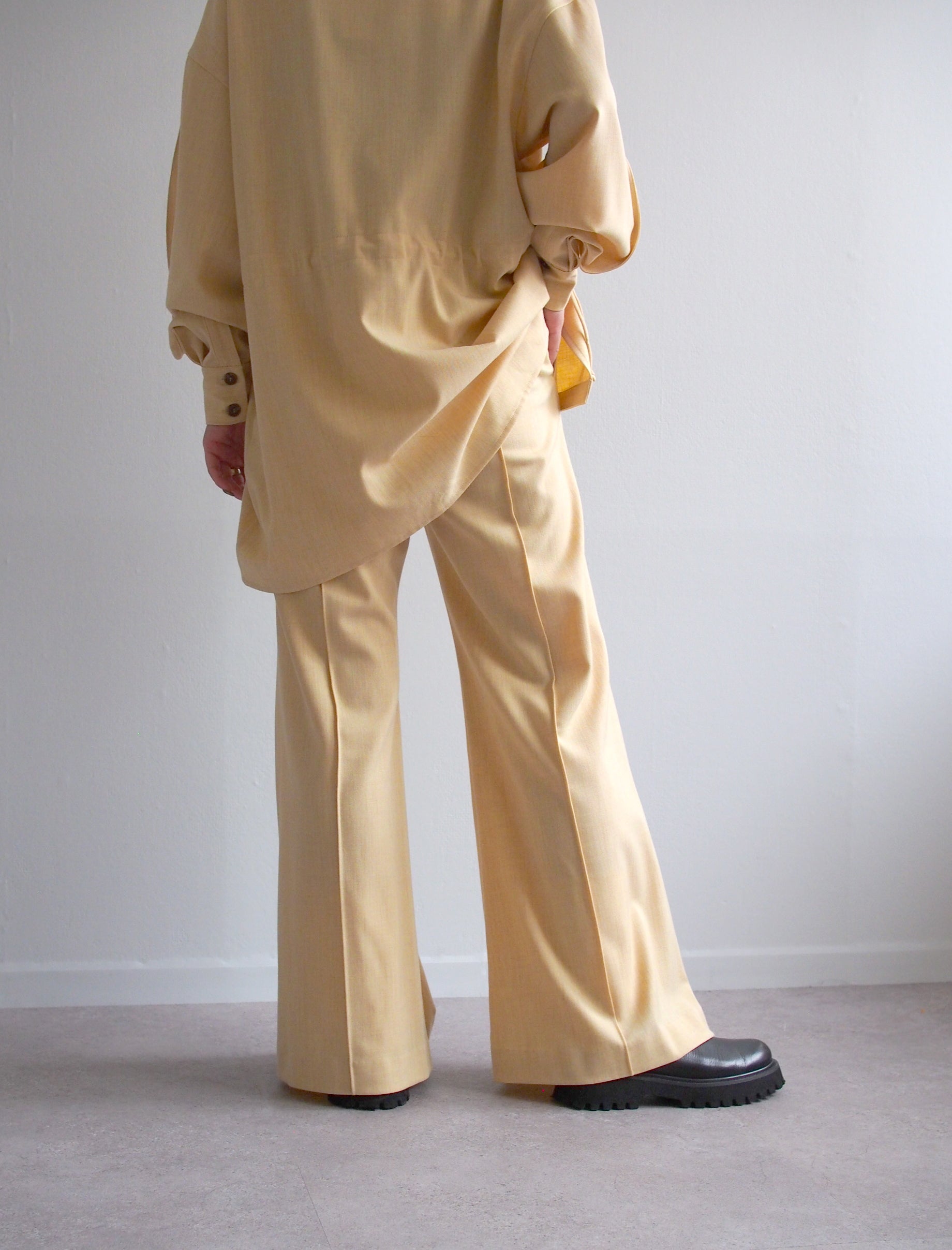 Center Tuck Flare Pants / L.YELLOW / 38 / 158cm