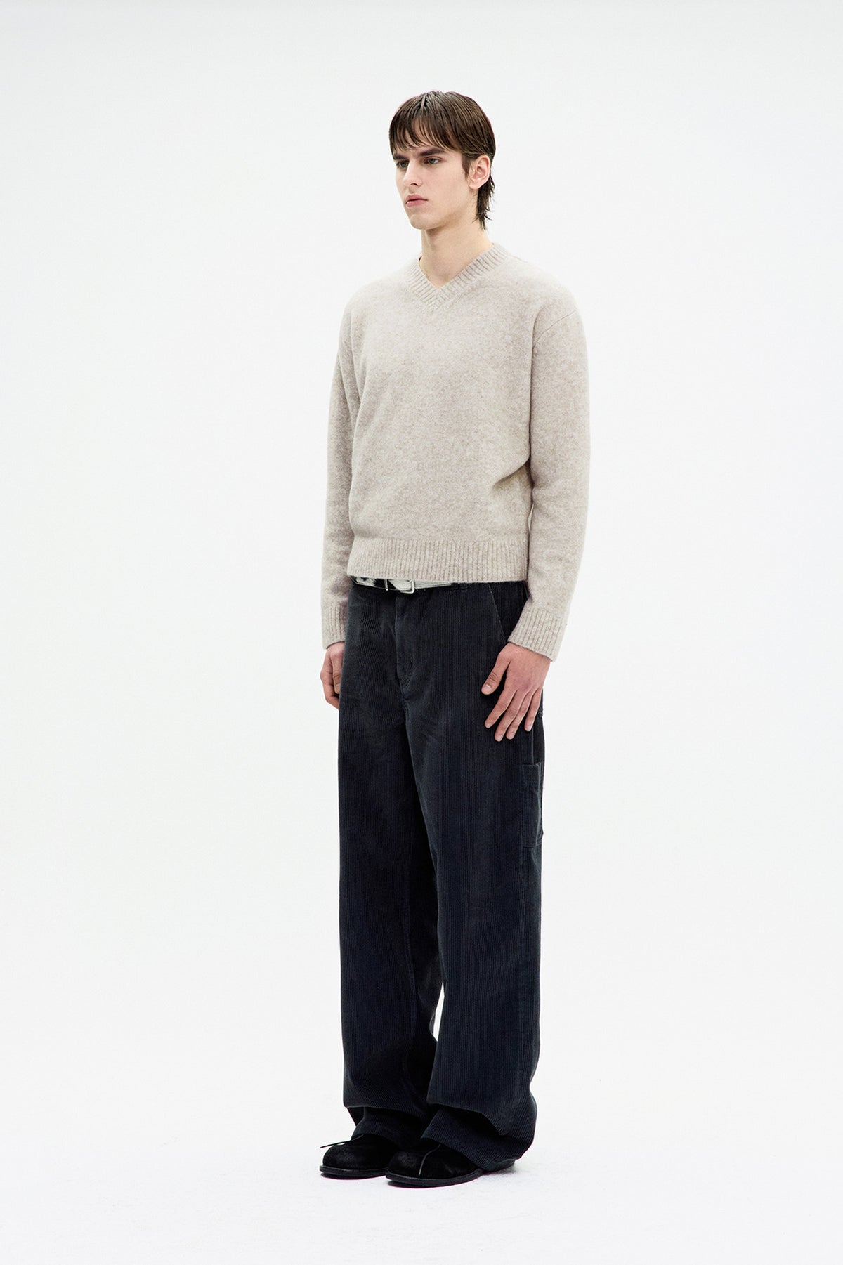 Wool blend hairy v-neck sweater (Ivory)
