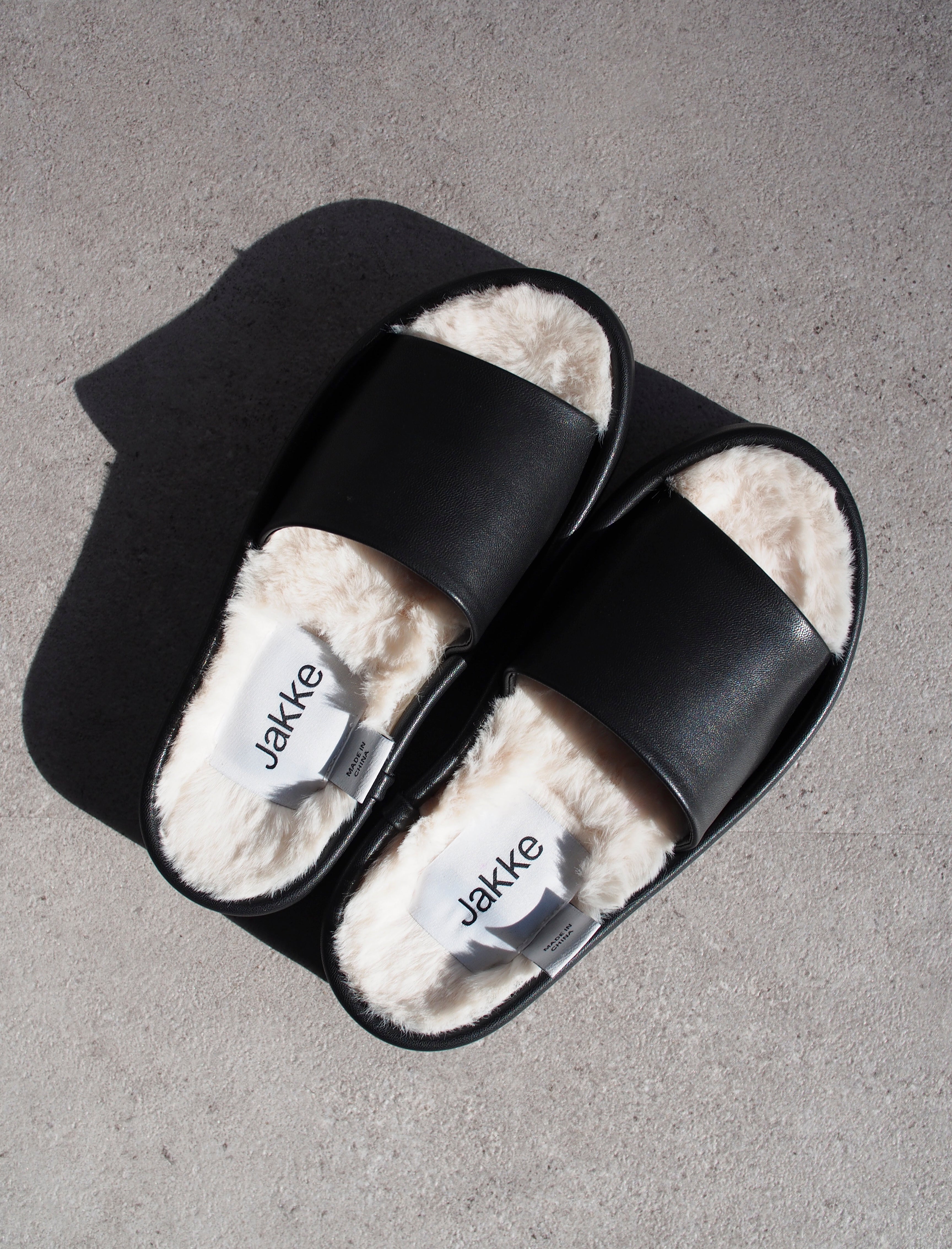 〔jakke.〕LEAH SLIDE /  BLACK/cream