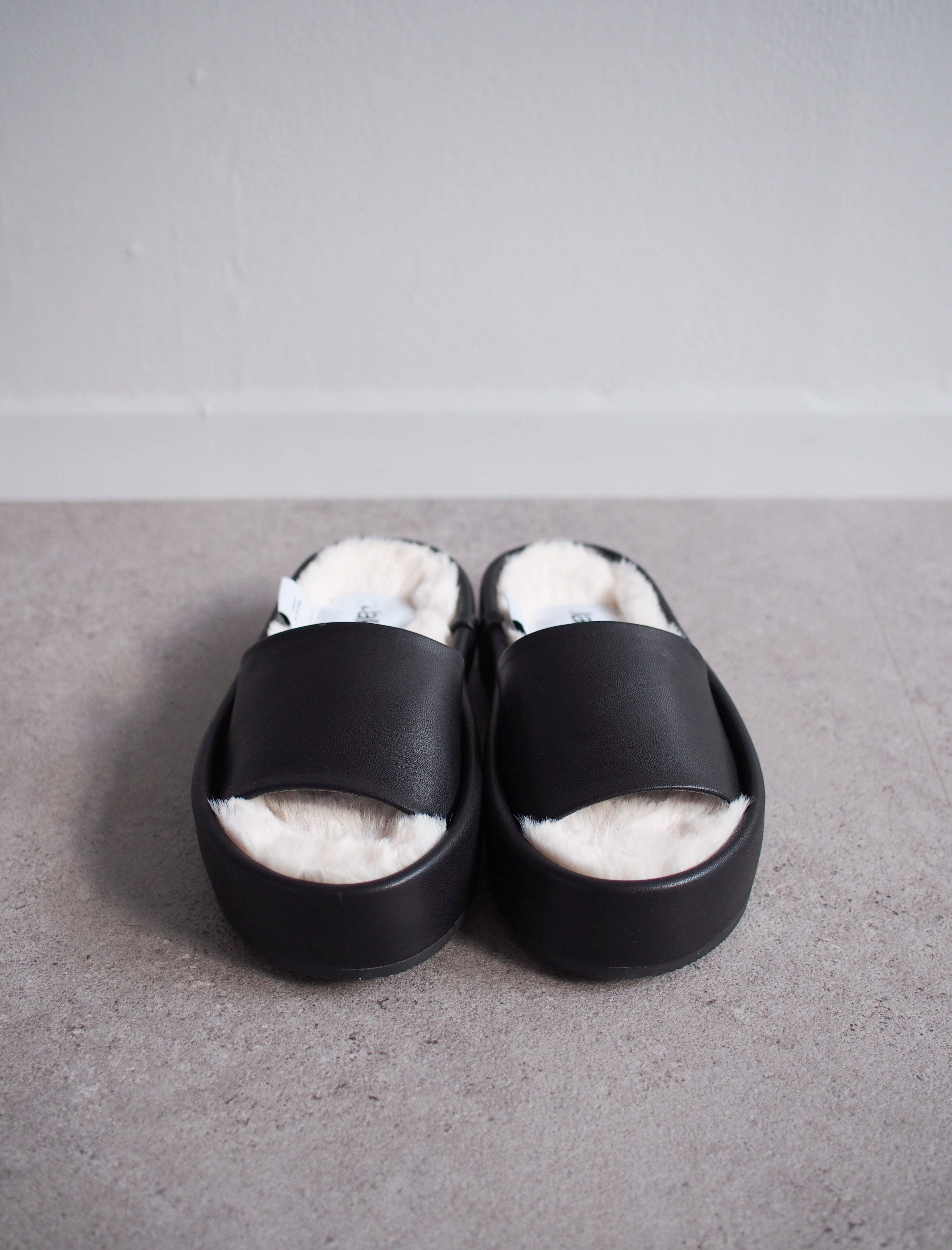 〔jakke.〕LEAH SLIDE /  BLACK/cream